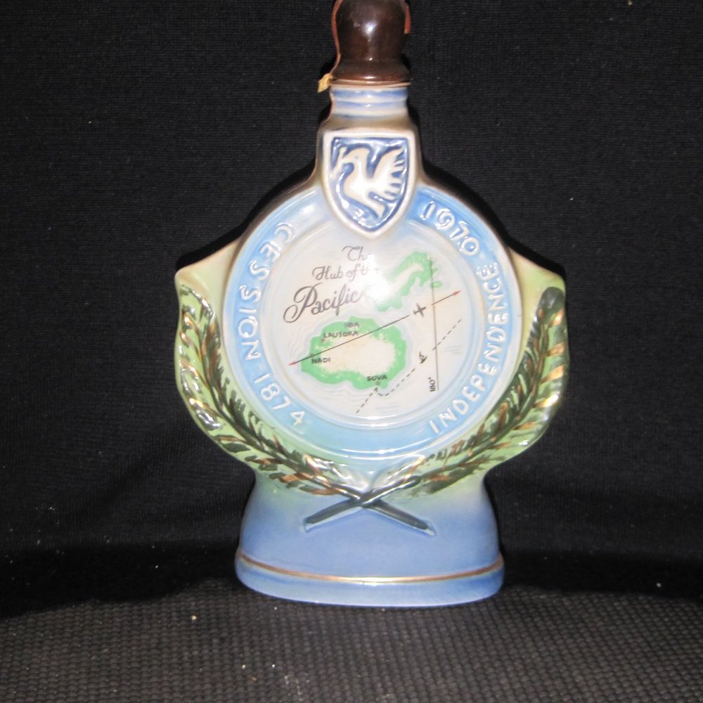 VINTAGE Jim Beam 1971 Fiji Independence The Hub of the Pacific Decanter EMPTY